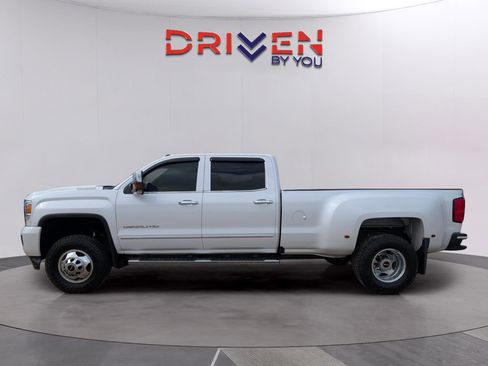 Used 2018 GMC Sierra 3500 Denali w/ Duramax Plus Package image 2