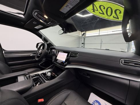 Used 2024 Jeep Wagoneer Series II image 25