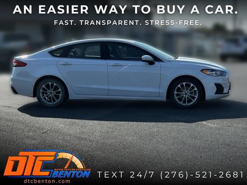 Used 2020 Ford Fusion SE FWD image 2