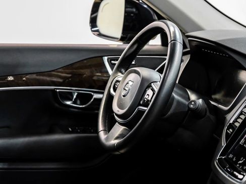 Used 2017 Volvo XC90 T6 Momentum w/ Vision Package image 16