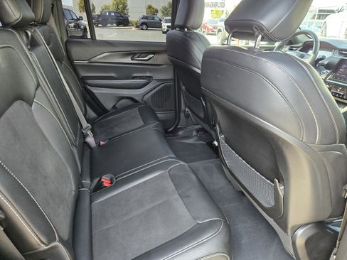 Certified 2023 Jeep Grand Cherokee Altitude AWD/4WD image 29