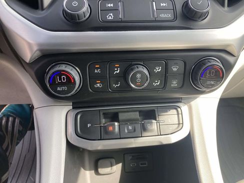 Used 2023 GMC Acadia SLT w/ Technology Package image 26