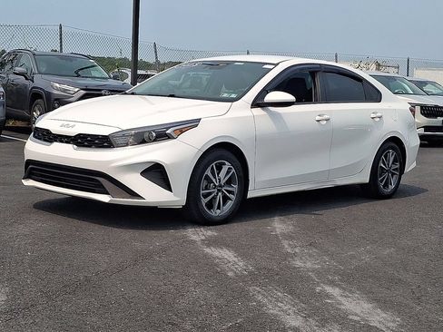 Used 2023 Kia Forte LXS FWD image 3