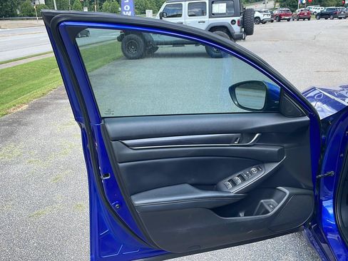 Used 2018 Honda Accord Sport image 8