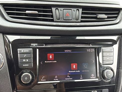 Used 2020 Nissan Rogue SV image 13