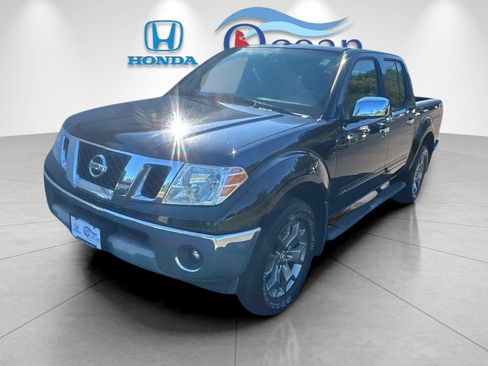 Used 2014 Nissan Frontier SL w/ SL Moonroof Package AWD/4WD image 7
