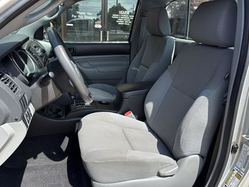 Used 2012 Toyota Tacoma 4x4 Regular Cab image 6