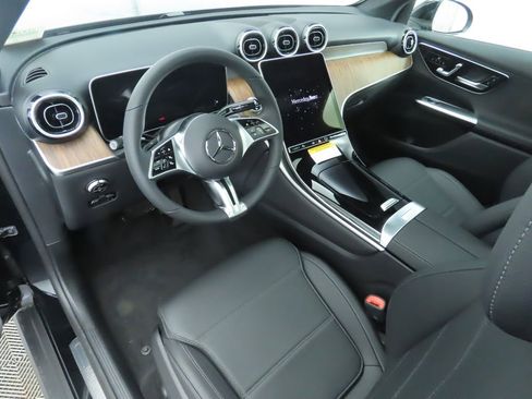 Certified 2025 Mercedes-Benz GLC 300 image 9