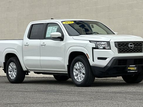 Used 2023 Nissan Frontier SV w/ Tow Package image 2