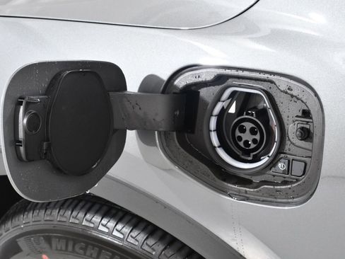 New 2025 Ford Escape SE w/ PHEV Premium Package image 24