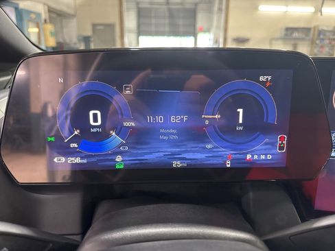 New 2025 Chevrolet Equinox EV RS w/ Convenience Package II image 18