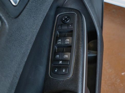 Used 2019 Chrysler 300 S image 23