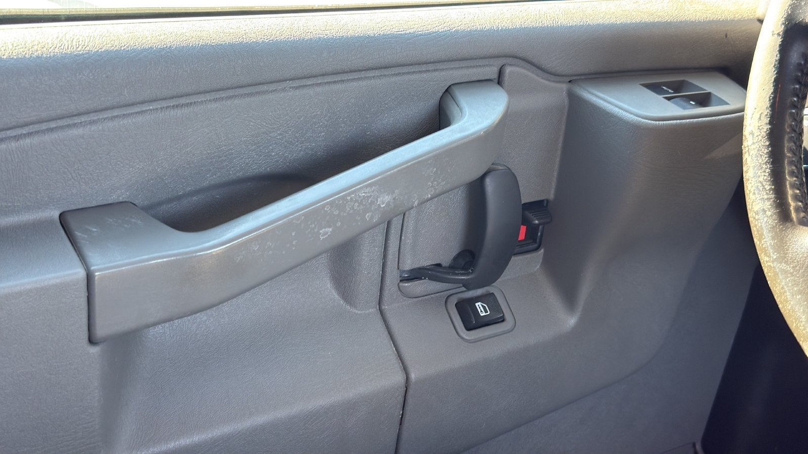 Used 2017 Chevrolet Express 2500 RWD image 6