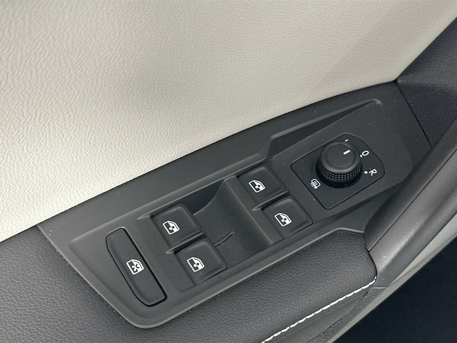 Used 2023 Volkswagen Tiguan S FWD image 17