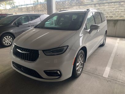 Used 2021 Chrysler Pacifica Touring-L w/ Premium & Safety Sphere Group