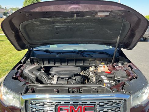 Used 2017 GMC Acadia Denali w/ Technology Package AWD/4WD image 10