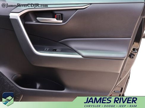 Used 2023 Toyota RAV4 XLE Premium AWD/4WD image 8