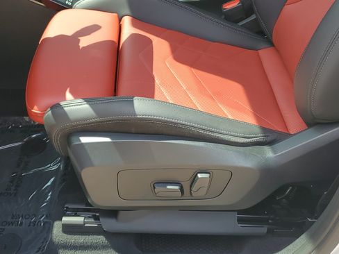 Used 2023 BMW X1 xDrive28i w/ Premium Package AWD/4WD image 9