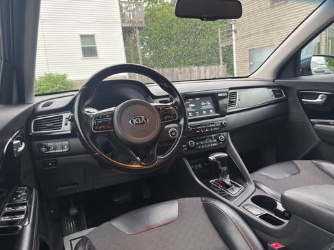 Used 2019 Kia Niro EX FWD image 29