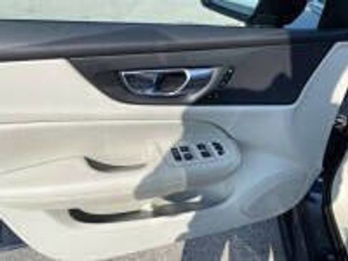 Used 2022 Volvo S60 B5 Inscription image 10