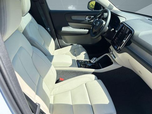 Used 2024 Volvo XC40 B5 Plus w/ Protection Package Premier image 30