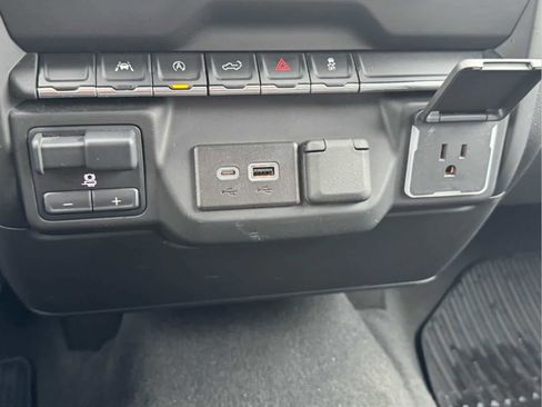 Used 2023 Chevrolet Silverado 1500 Custom image 44