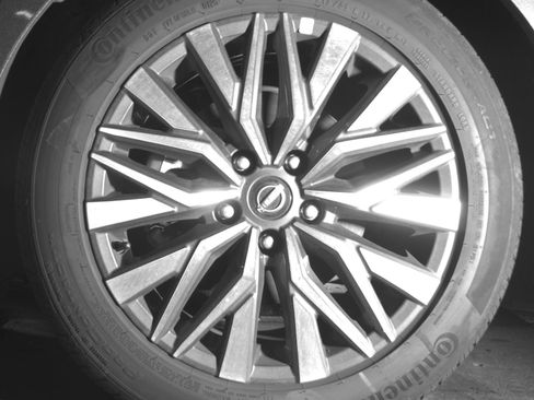 Used 2025 Nissan Altima 2.5 SV FWD image 12