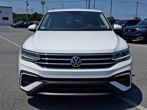 Used 2022 Volkswagen Tiguan SE AWD/4WD image 2