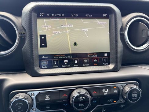 Used 2018 Jeep Wrangler Unlimited Sahara AWD/4WD image 25