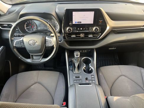 Used 2023 Toyota Highlander LE AWD/4WD image 20