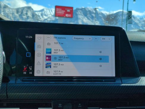 Used 2022 Volkswagen Golf R image 26