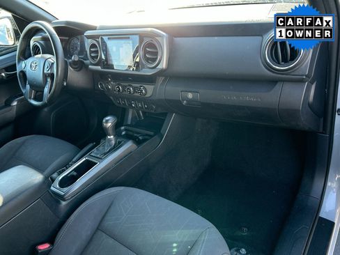 Used 2018 Toyota Tacoma TRD Sport image 26