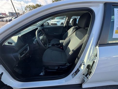 Used 2025 Kia K4 LXS image 30