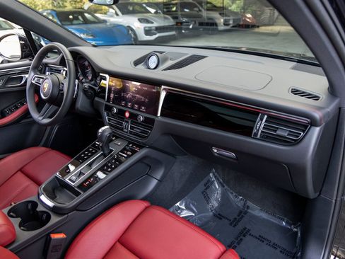 New 2025 Porsche Macan image 54
