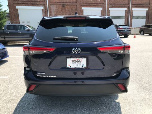 Used 2023 Toyota Highlander LE FWD image 6