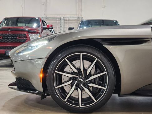 Used 2021 Aston Martin DB11 Coupe RWD image 7
