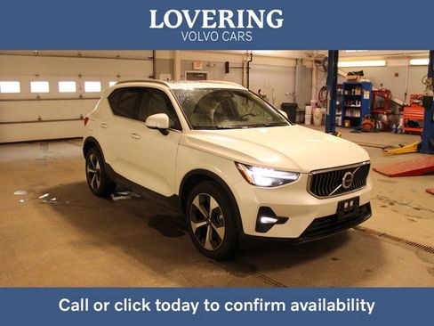 Certified 2023 Volvo XC40 B5 Plus w/ Climate Package image 1