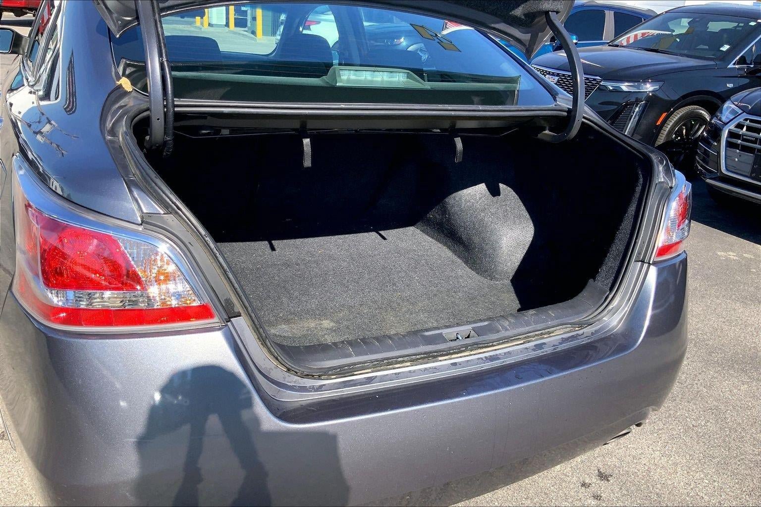 Used 2014 Nissan Altima 2.5 S w/ Display Audio Package FWD image 3