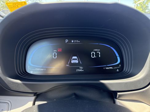 Used 2025 Hyundai Venue SEL FWD image 17