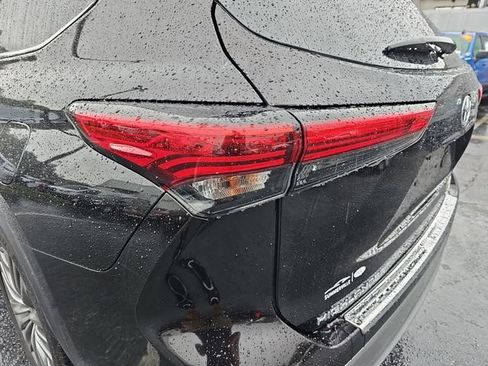 Used 2021 Toyota Highlander Platinum FWD image 39