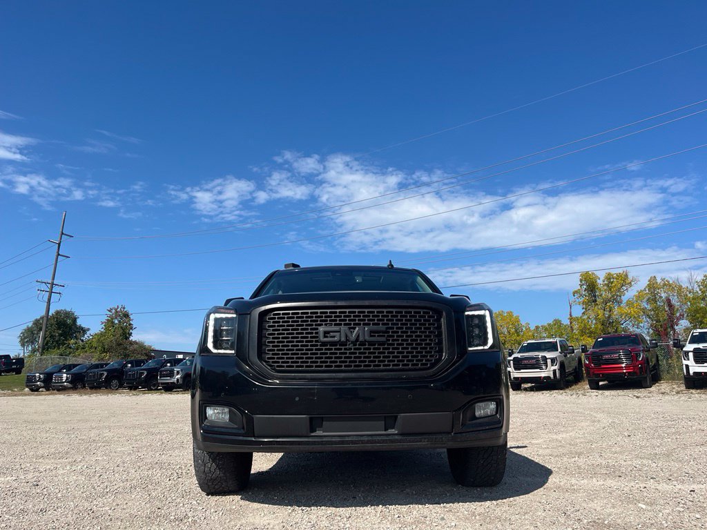 Used 2017 GMC Yukon Denali w/ Enhanced Security Package AWD/4WD image 4
