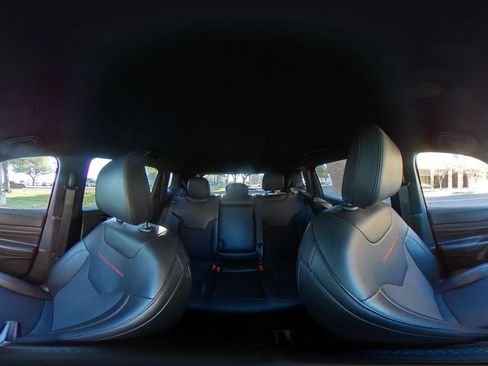 Used 2025 Jeep Compass Trailhawk image 36