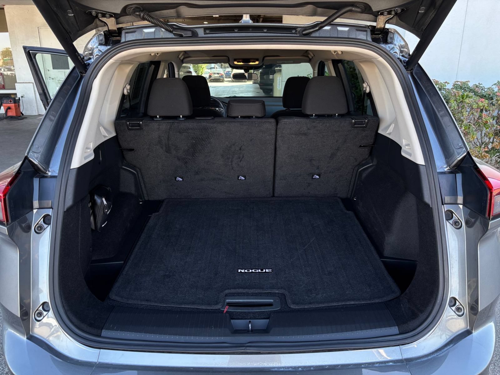 Used 2025 Nissan Rogue SV AWD/4WD image 32