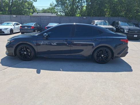 Used 2025 Toyota Camry SE FWD image 3