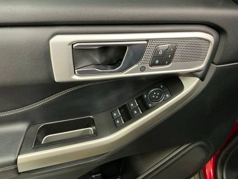 Used 2022 Ford Explorer Limited w/ Equipment Group 301A RWD image 16