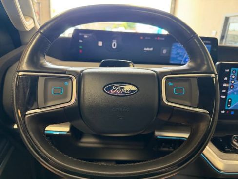 Used 2025 Ford Expedition Platinum AWD/4WD image 10