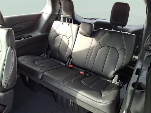 New 2026 Chrysler Voyager LX image 10