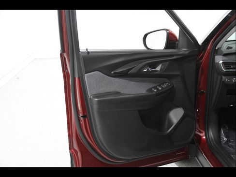 Used 2023 Chevrolet TrailBlazer LT FWD image 4