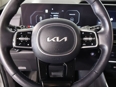 Used 2025 Kia Carnival SX Prestige FWD image 3