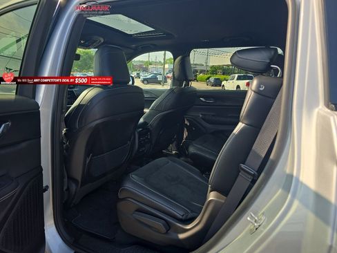 Used 2025 Jeep Grand Cherokee L Altitude RWD image 21